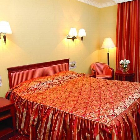 Royal Medical Cezar Hotell Truskavets Exteriör bild