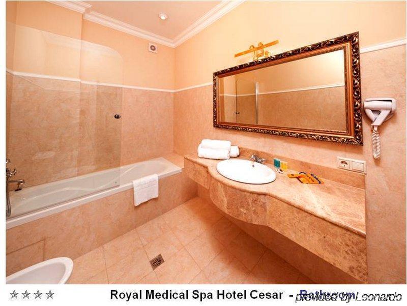 Royal Medical Cezar Hotell Truskavets Exteriör bild